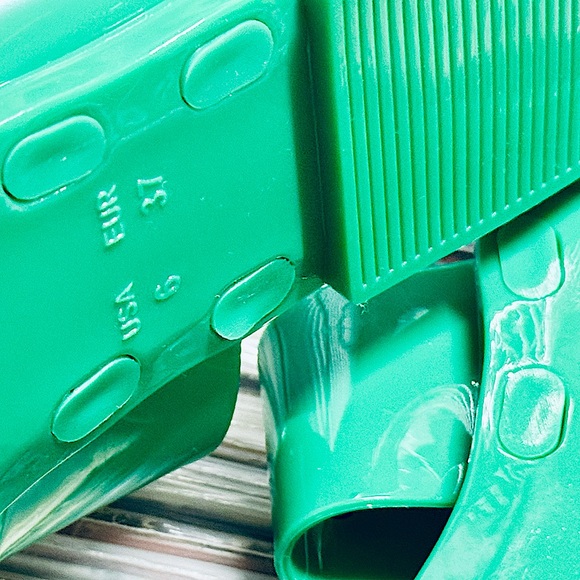 NWOT - Jeffrey Campbell “A Lil Bit” Patent Embellished Sandal Shiny Green - 6 US - Picture 6 of 13